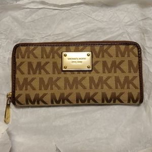 Michael kors wallet